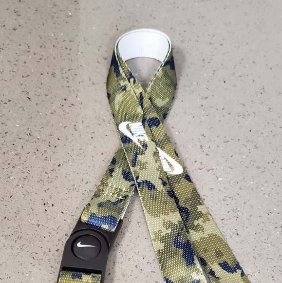 nike breakaway lanyard